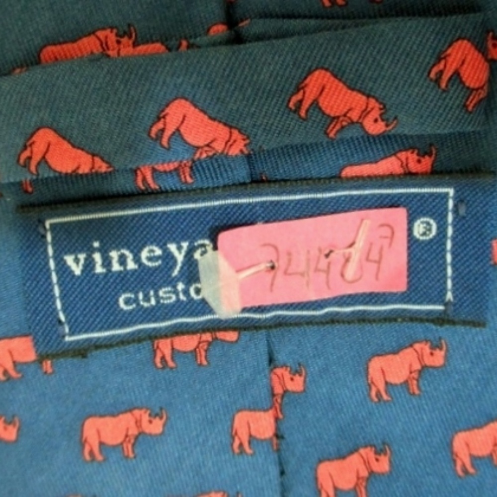 VINEYARD VINES Handmade USA Silk NECK TIE RHINO - Picture 4 of 4